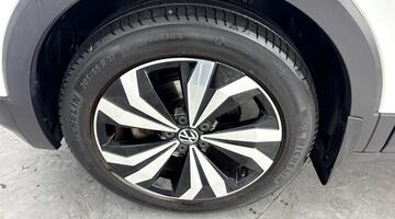 2023 Volkswagen 1.0 TSI Black Edition Euro 6 5-door (White) - Image: 32