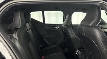 2022 Volvo T3 R-Design Auto Euro 6 5-door (Black) - Image: 9