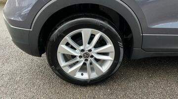 2025 Volkswagen 1.0 TSI Match Euro 6 5-door (Grey) - Image: 31