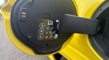 2025 Ford Standard Range 43kWh Premium Auto 5-door (Yellow) - Image: 37