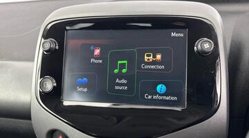 2020 Toyota 1.0 VVT-i x-trend Funroof x-shift Euro 6 5-door (White) - Image: 18