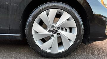 2025 Volkswagen TSI eHybrid 19.7kWh Style DSG Euro 6 5-door (Black) - Image: 5