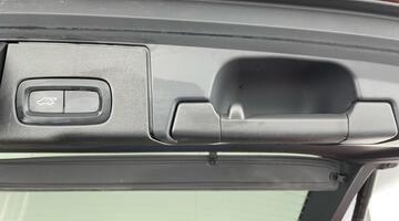 2019 Volvo 2.0 T4 Edition Auto Euro 6 5-door (Red) - Image: 17