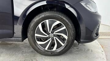 2023 Volkswagen 1.0 TSI Life Euro 6 5-door (Black) - Image: 5