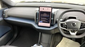 2025 Volvo Twin Performance 69kWh Plus Auto 5-door (Black) - Image: 8