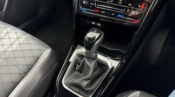 2025 Volkswagen 2.0 TDI R-Line DSG Euro 6 5-door (Black) - Image: 7