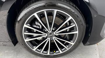 2025 Audi 83kWh S line Auto 5-door (Black) - Image: 5