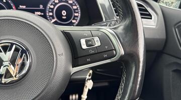 2017 Volkswagen 2.0 TDI BlueMotion Tech R-Line DSG 4Motion Euro 6 5-door (Black) - Image: 35