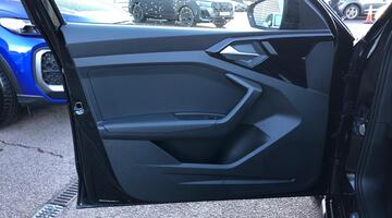 2025 Audi 1.0 TFSI 30 S line Sportback S Tronic Euro 6 5-door (Black) - Image: 16