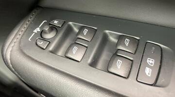 2024 Volvo 2.0 B5 MHEV Plus Auto Euro 6 5-door (Black) - Image: 19