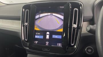 2019 Volvo 2.0 T4 Inscription Auto Euro 6 5-door (White) - Image: 32