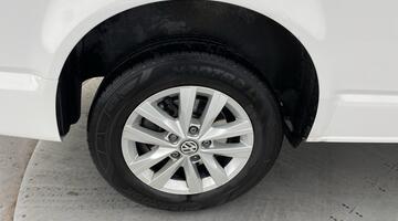 2025 Volkswagen 2.0 TDI T28 Highline FWD SWB Euro 6 5-door (White) - Image: 17