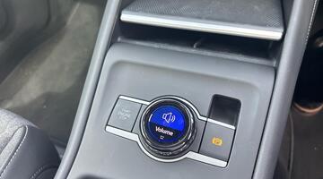 2025 Volkswagen ETSI MHEV Life DSG Euro 6 5-door (Red) - Image: 16