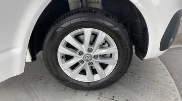 2025 Volkswagen 2.0 TDI T28 Highline FWD SWB Euro 6 5-door (White) - Image: 5