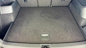 2025 Volkswagen ETSI MHEV Life DSG Euro 6 5-door (Red) - Image: 32