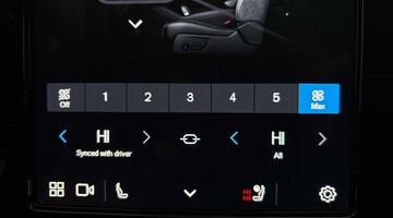 2022 Volvo Recharge 69kWh Plus Auto 5-door (Green) - Image: 40