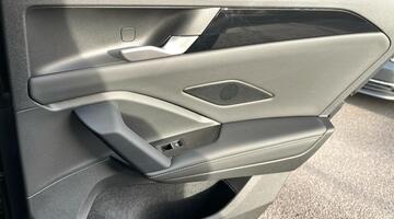 2025 Volkswagen ETSI MHEV R-Line DSG Euro 6 5-door (Grey) - Image: 42