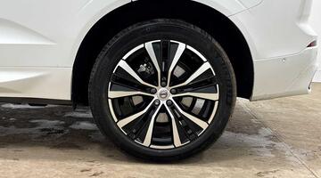 2025 Volvo 2.0 B5 MHEV Plus Auto Euro 6 5-door (White) - Image: 16