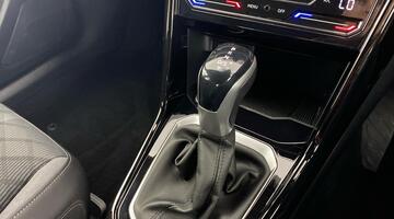 2023 Volkswagen TSI R-Line DSG Euro 6 5-door (Red) - Image: 7