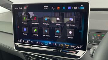 2025 Volkswagen Pro 59kWh Auto 5-door (Silver) - Image: 18