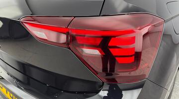 2025 Volkswagen 1.0 TSI Match DSG Euro 6 5-door (Black) - Image: 26