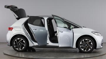 2025 Volkswagen Pro 59kWh Auto 5-door (Silver) - Image: 10