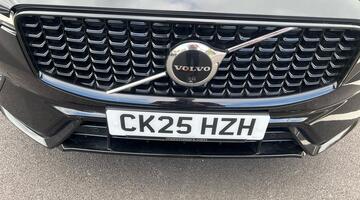 2025 Volvo 2.0 B5 MHEV Plus Auto Euro 6 5-door (Black) - Image: 34