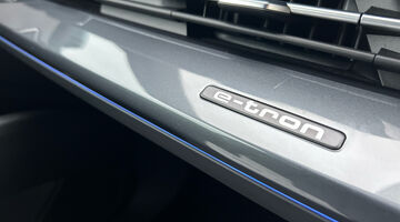 2025 Audi 45 S line Auto 5-door 82kWh (Blue) - Image: 26