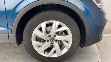 2022 Volkswagen TSI Life DSG Euro 6 5-door (Blue) - Image: 5