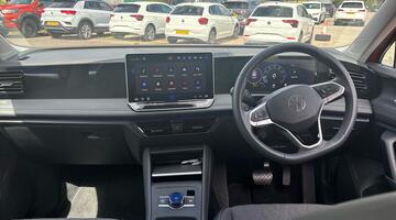 2025 Volkswagen ETSI MHEV Life DSG Euro 6 5-door (Red) - Image: 8