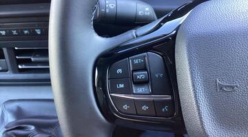 2025 Ford 2.0 320 EcoBlue Limited Crew Van L1 H1 Euro 6 5-door (Blue) - Image: 31