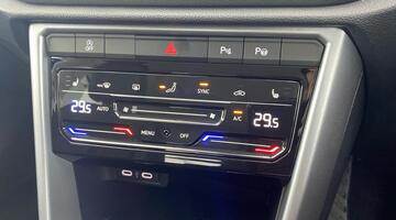 2025 Volkswagen TSI Match DSG Euro 6 5-door (Blue) - Image: 14