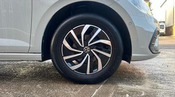 2023 Volkswagen 1.0 TSI Life Euro 6 5-door (Grey) - Image: 5