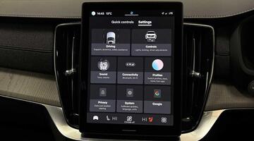 2025 Volvo 2.0 T8 18.8kWh Ultra Dark Auto 4WD Euro 6 5-door (Black) - Image: 35