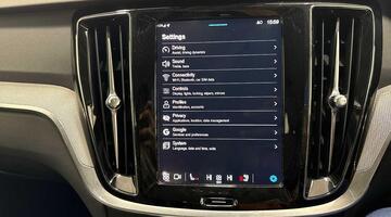 2025 Volvo 2.0 B4 MHEV Plus DCT Auto Euro 6 5-door (Black) - Image: 34