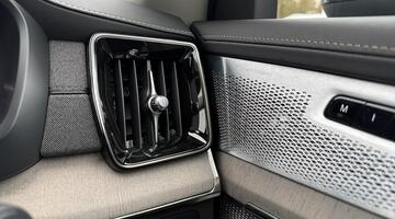 2025 Volvo 2.0 T8 18.8kWh Ultra Dark Auto 4WD Euro 6 5-door (Black) - Image: 78