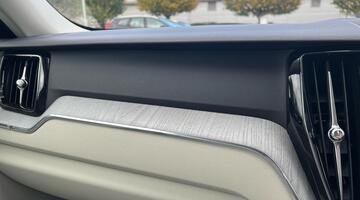 2025 Volvo 2.0 B5 MHEV Plus Auto Euro 6 5-door (Black) - Image: 69