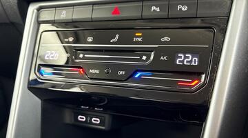 2022 Volkswagen 1.0 TSI Life Euro 6 5-door (Blue) - Image: 25