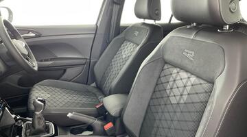 2025 Volkswagen 1.0 TSI Black Edition Euro 6 5-door (Black) - Image: 30