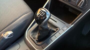 2023 Volkswagen 1.0 TSI Life Euro 6 5-door (Red) - Image: 40