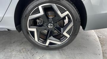 2025 Volkswagen TSI eHybrid 19.7kWh R-Line DSG Euro 6 5-door (Silver) - Image: 39