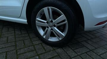 2017 Volkswagen TSI BlueMotion Tech Match Euro 6 5-door (White) - Image: 41