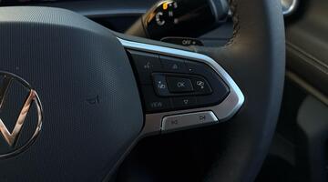 2025 Volkswagen 2.0 TDI Life DSG Euro 6 5-door (Black) - Image: 23