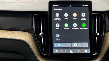 2025 Volvo 2.0 T8 18.8kWh Ultra Dark Auto Euro 6 5-door (Black) - Image: 11