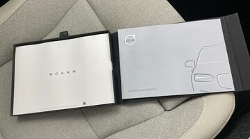 2020 Volvo 2.0 T4 Momentum Pro Auto Euro 6 5-door (Black) - Image: 13