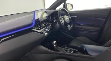 2017 Toyota VVT-h Dynamic CVT Euro 6 5-door (Silver) - Image: 2