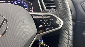 2023 Volkswagen TSI R-Line DSG Euro 6 5-door (Red) - Image: 23