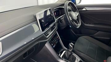 2022 Volkswagen TSI Style Euro 6 5-door (Blue) - Image: 2