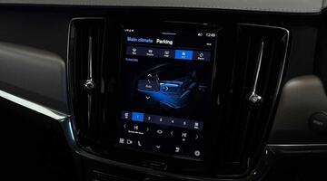 2025 Volvo 2.0h T6 18.8kWh Plus Auto Euro 6 5-door (Blue) - Image: 38