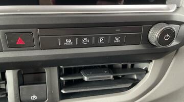 2025 Volkswagen 2.0 TDI T30 Commerce Pro Auto FWD SWB Euro 6 5-door (Blue) - Image: 15